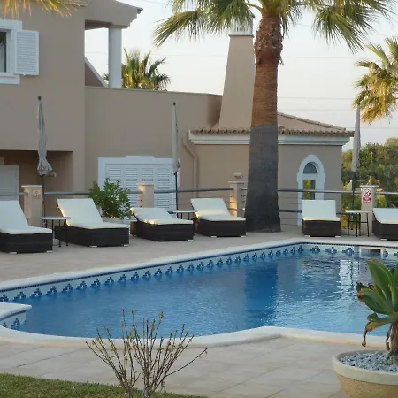 L'estaque בית הארחה 4*